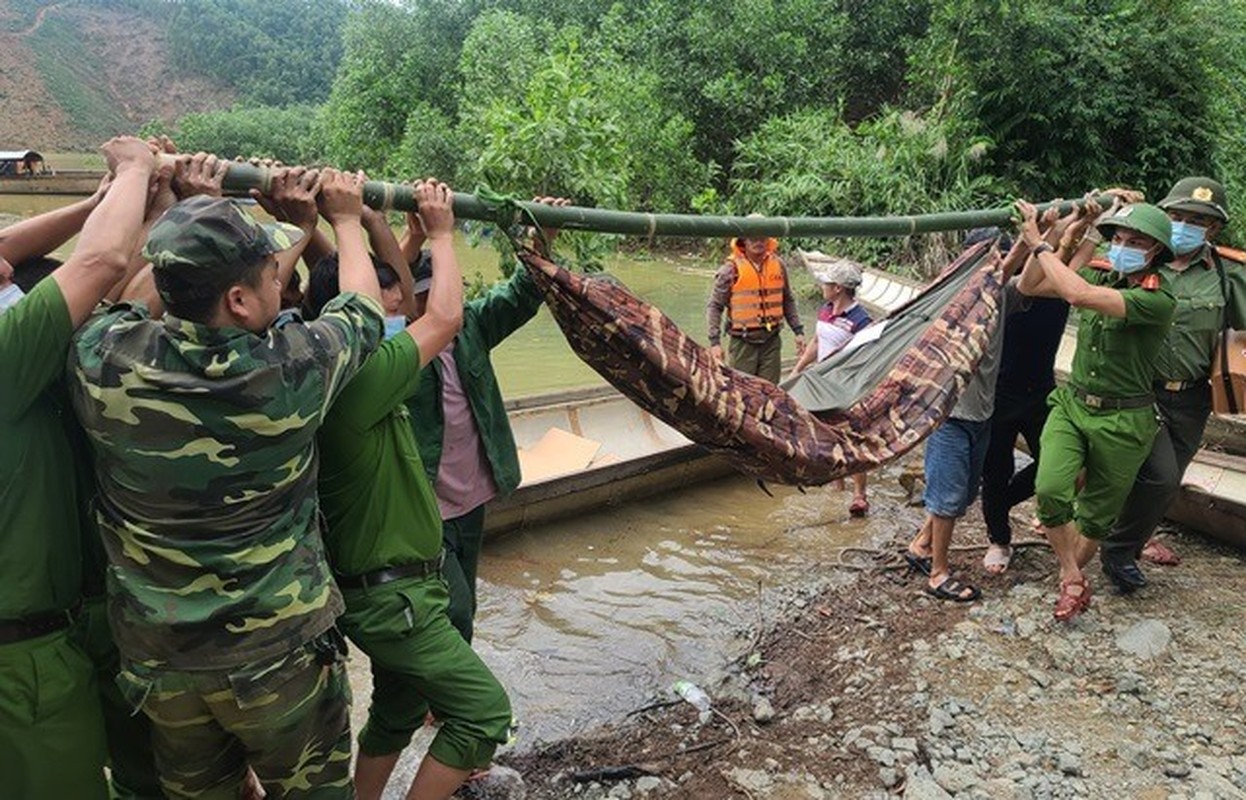 Bo doi tang quan, xe boc thep, truc thang... vao cuu nan Rao Trang 3-Hinh-11