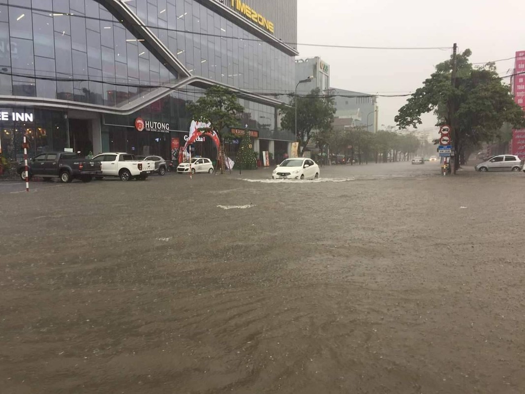 Nghe An ngap nang, nguoi dan, o to tien ty bi bom trong nuoc-Hinh-8