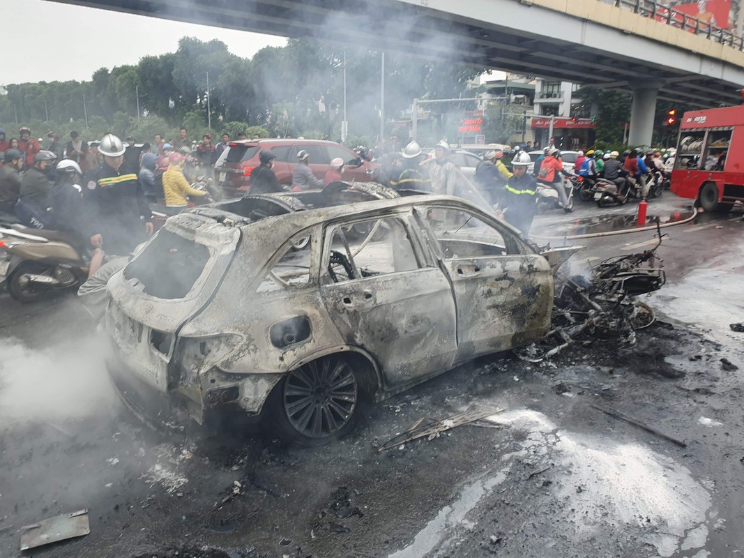 Nu tai xe lai xe Mercedes GLC tien ty gay tai nan chet nguoi la ai?-Hinh-9