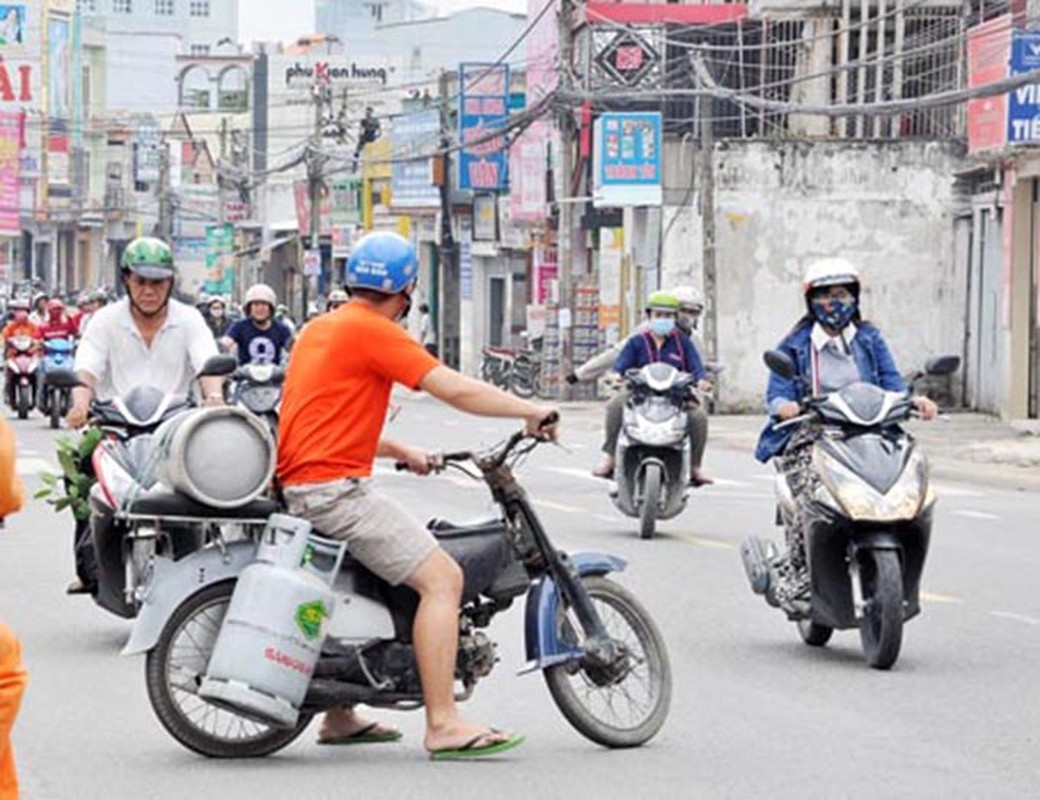 Vu chay xe Mercedes: Hinh anh kinh hoang deo cho “bom” chuc no o VN-Hinh-7