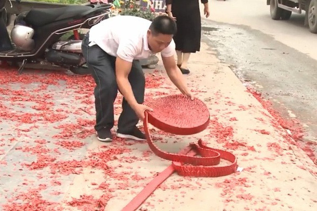 Dam cuoi dot phao do duong Ha Noi: Nguoi truc tiep dot phao khai gi?-Hinh-5