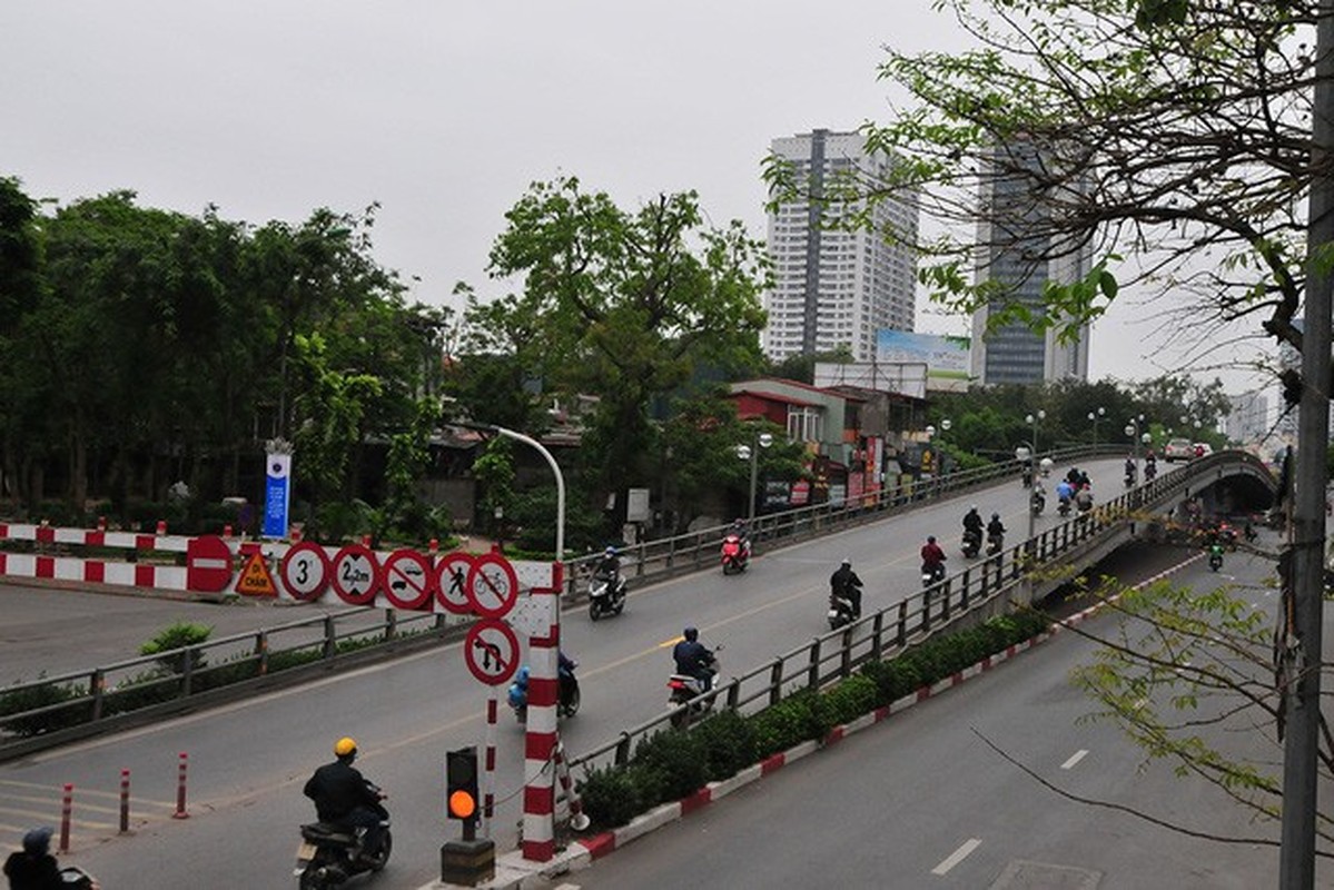 Duong pho Ha Noi the nao trong ngay dau thuc hien cach ly toan xa hoi?-Hinh-9