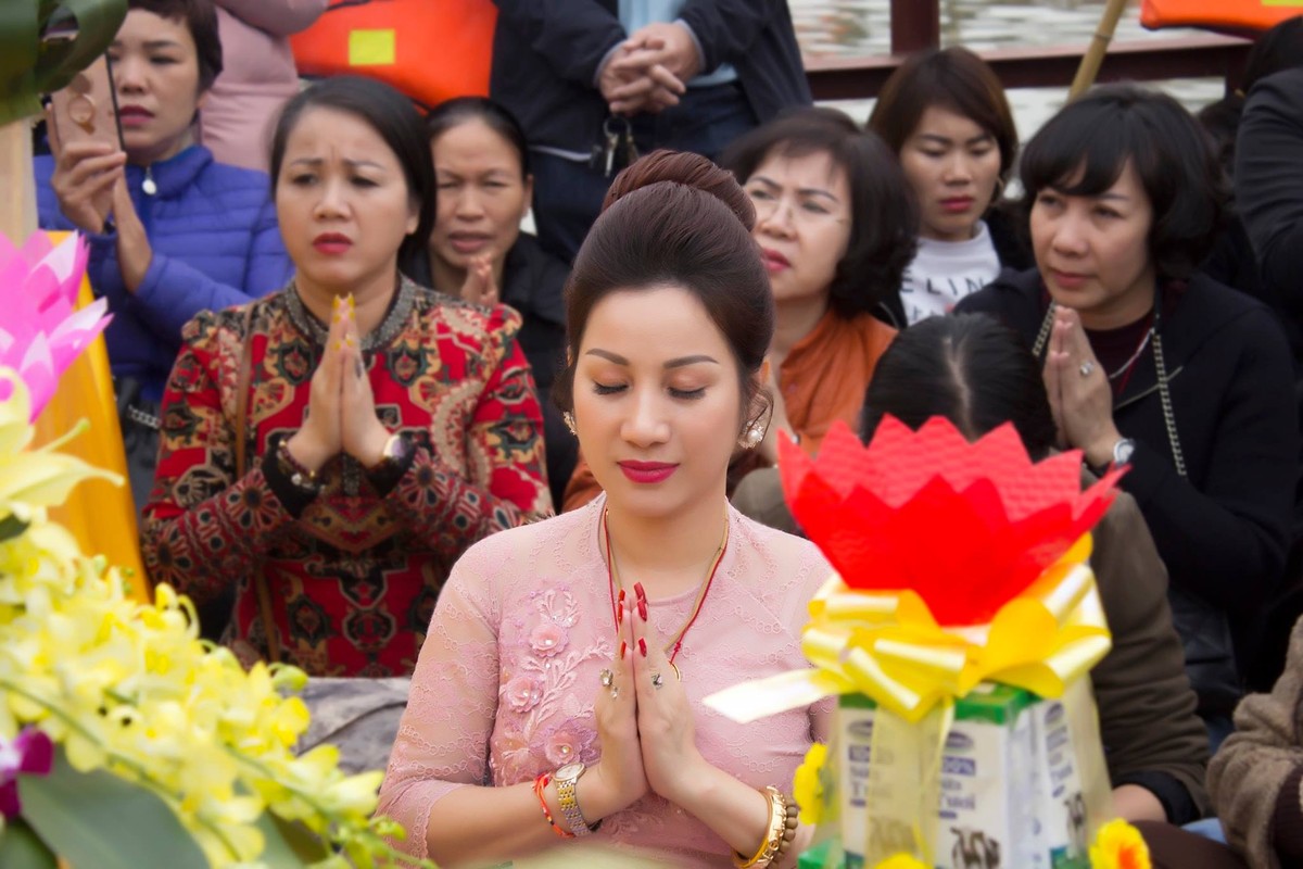 Nu dai gia Duong Duong danh nguoi “vo mat” bi bat giam la nguoi hay lam tu thien-Hinh-7