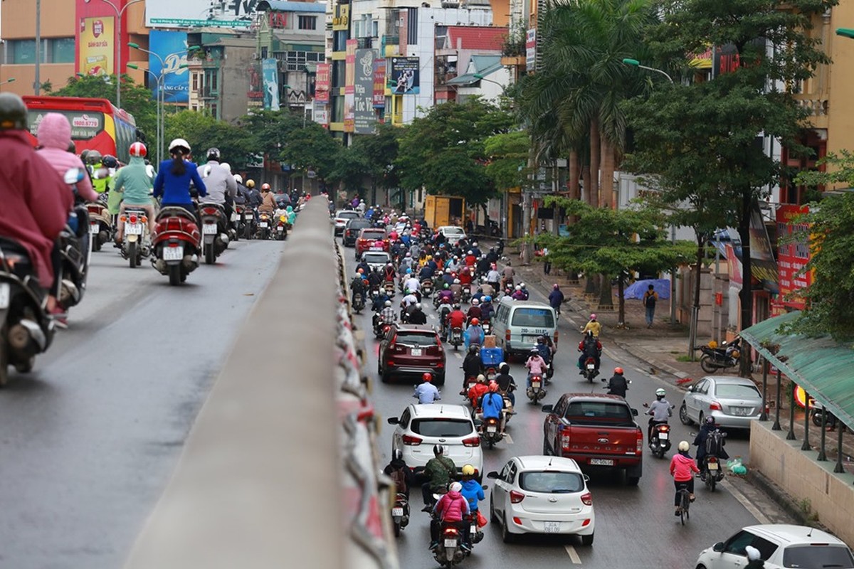 Noi long cach ly xa hoi, duong pho Ha Noi lai dong duc-Hinh-10