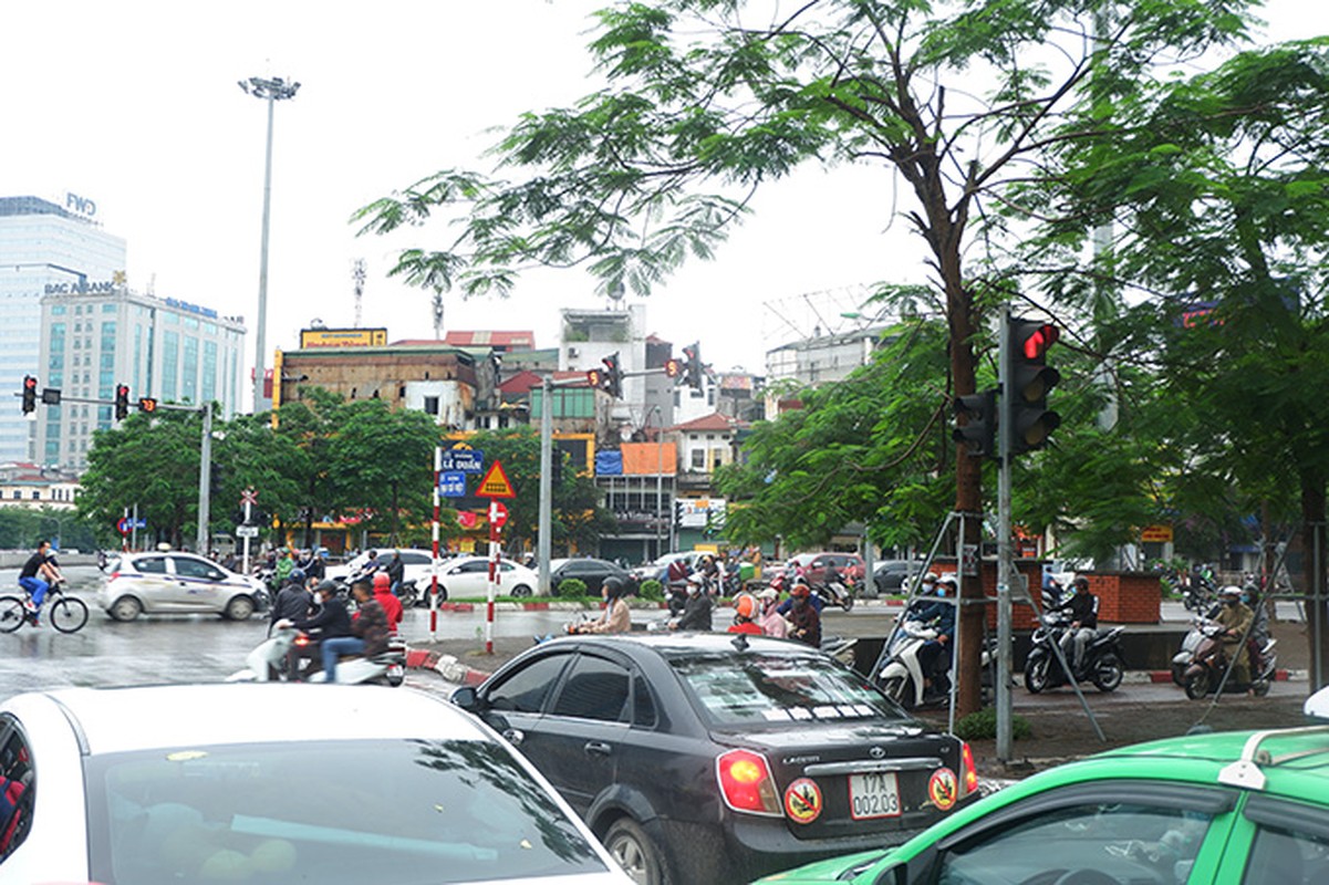 Noi long cach ly xa hoi, duong pho Ha Noi lai dong duc-Hinh-2