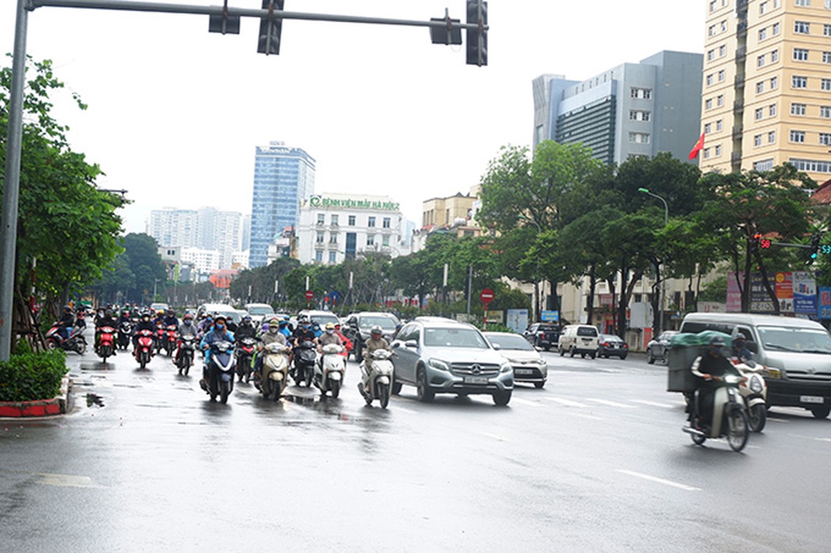 Noi long cach ly xa hoi, duong pho Ha Noi lai dong duc-Hinh-3