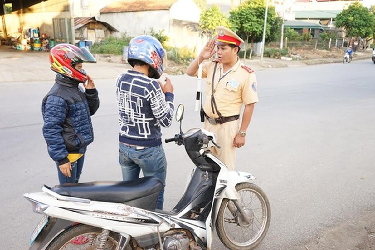 Xe may bat den vao ban ngay va nhung quy dinh “treo ngoe” bi phan doi-Hinh-9