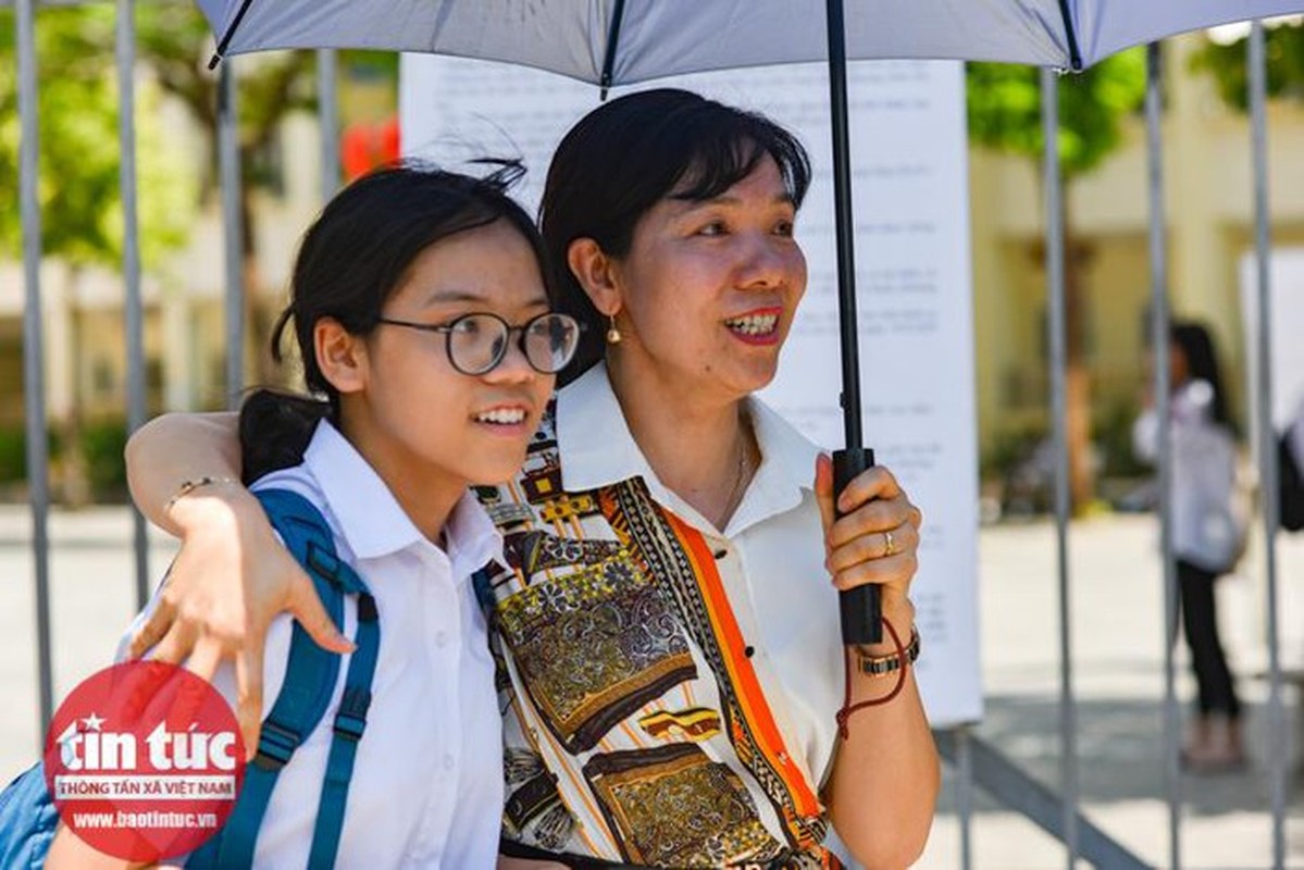 Tuyen sinh vao lop 10 Ha Noi: Thi sinh tuoi cuoi khi ra khoi phong-Hinh-8