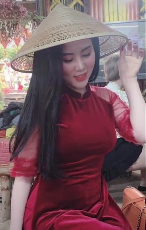 Chan dung “tu ba” vua moi gioi vua ban dam gia 4 trieu dong/luot-Hinh-9