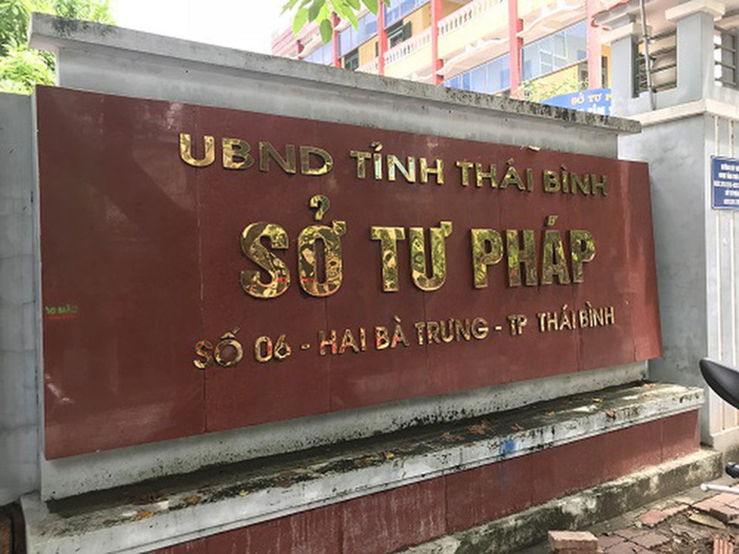 Tin nong ngay 12/9: Thieu nien 16 tuoi tu vong bat thuong truoc san nha-Hinh-3