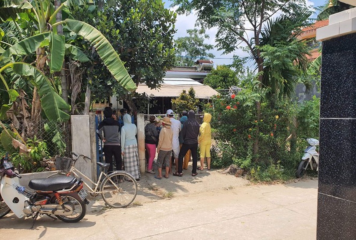 Tin nong ngay 12/9: Thieu nien 16 tuoi tu vong bat thuong truoc san nha