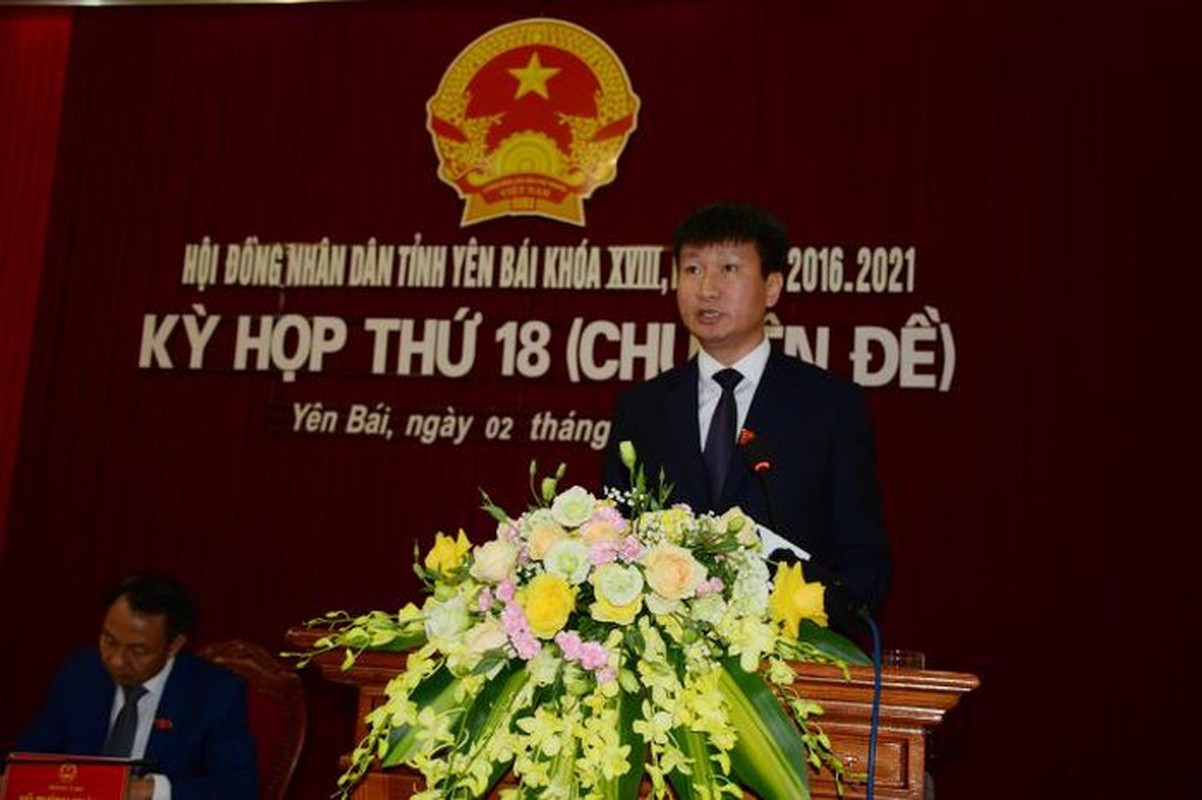 Chan dung tan Chu tich tinh Yen Bai Tran Huy Tuan-Hinh-4