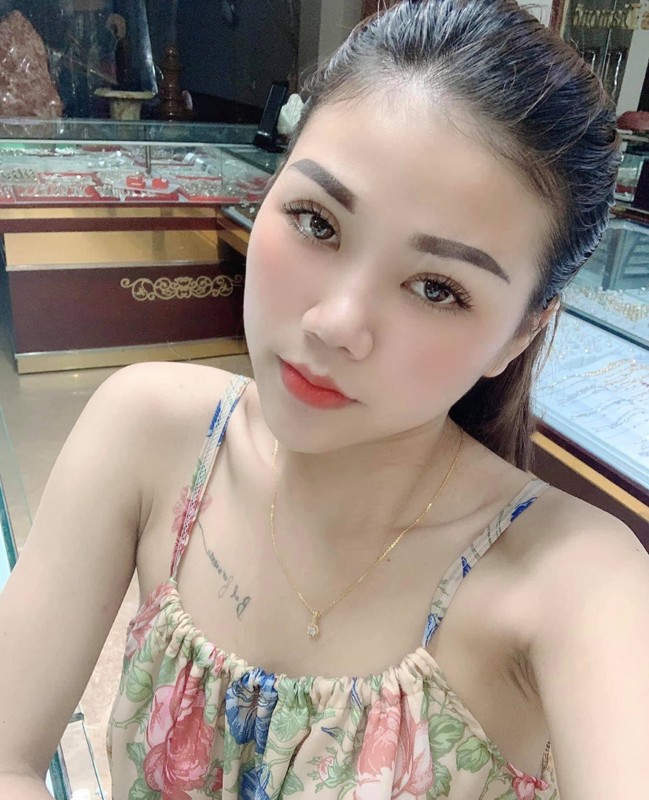 Chan dung “hot girl” cam dau duong day gai goi lien tinh-Hinh-6