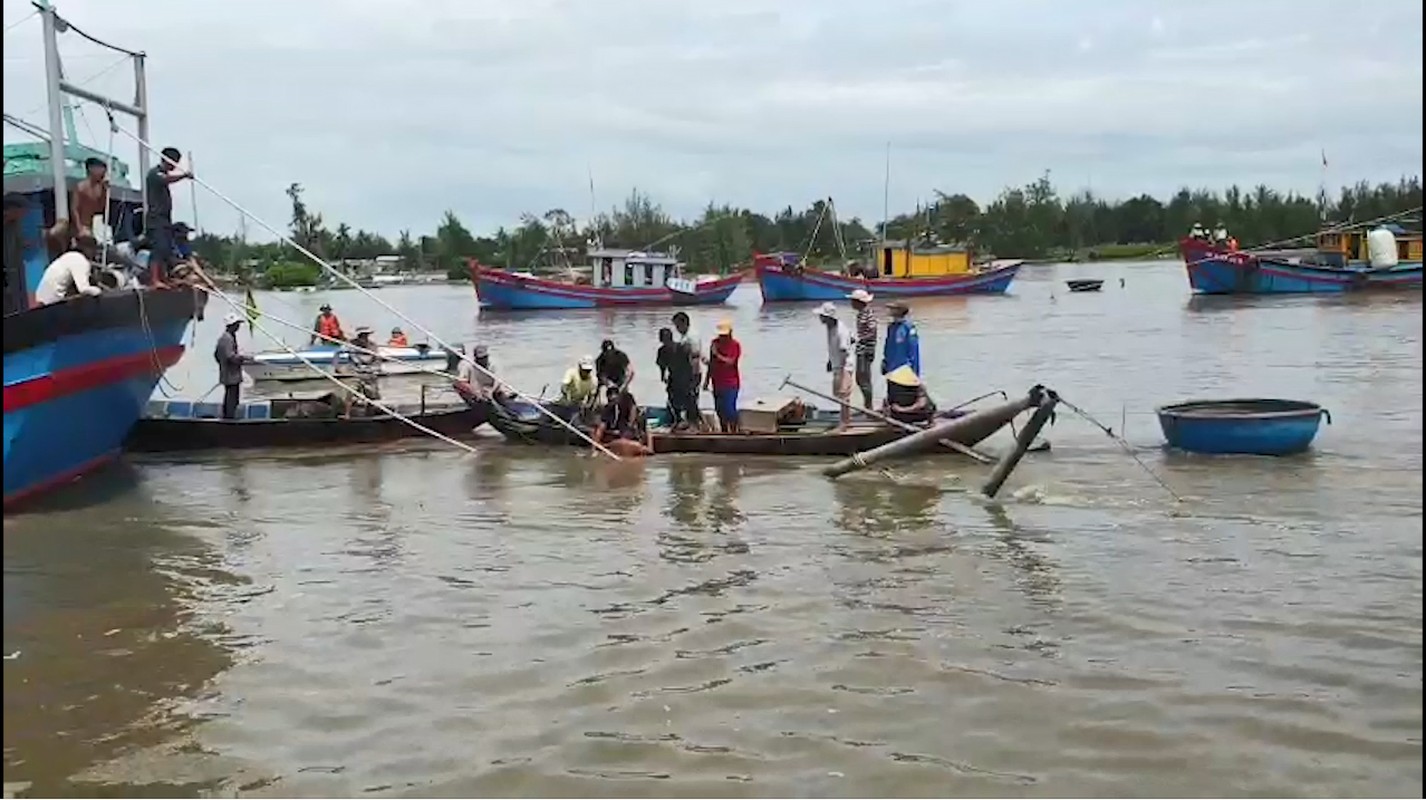 Tin nong ngay 14/10: Siet co nguoi yeu den chet roi khoa cua bo di-Hinh-4