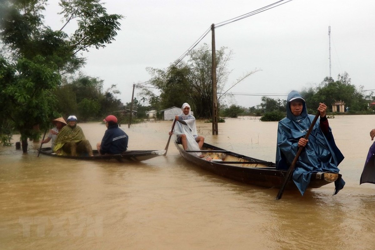 Hinh anh mien Trung ngap lut ngay 21/10: Nuoc van menh mong-Hinh-5