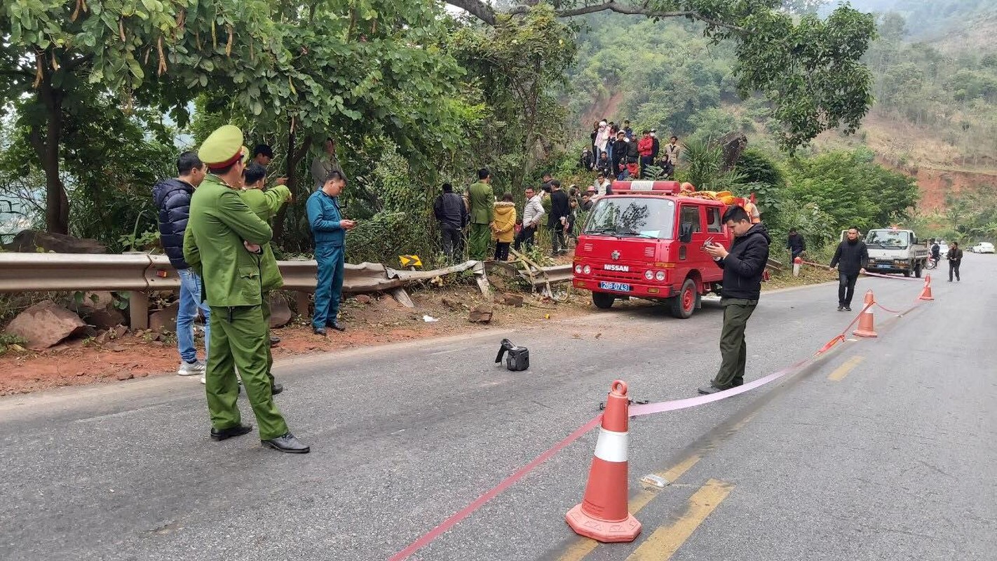 Xe tai lao xuong vuc sau tram met, 3 nguoi thuong vong-Hinh-6