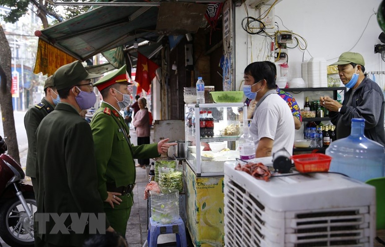 Ha Noi trong ngay dau dong cua quan an duong pho, tra da via he-Hinh-2