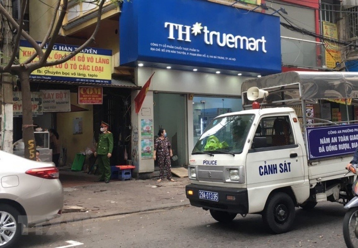 Ha Noi trong ngay dau dong cua quan an duong pho, tra da via he