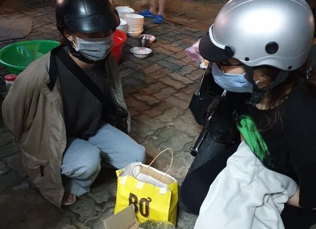 Tin nong ngay 19/3: Hai nu sinh vien ban si can sa gan ky tuc xa