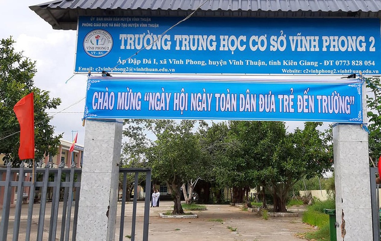 Tin nong ngay 20/4: Giao vien vao nha nghi voi hoc sinh