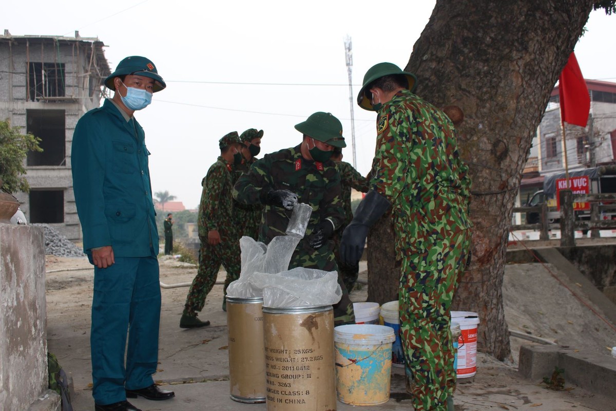 Nhung lan bo doi hoa hoc ra tay “tan cong” giac COVID -19-Hinh-7