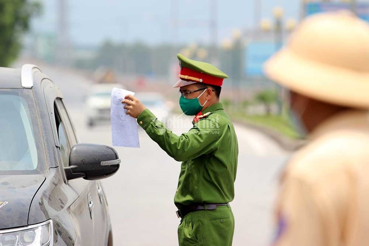 Giua “chao lua” Bac Giang, chot kiem dich cang minh chong COVID-19-Hinh-4