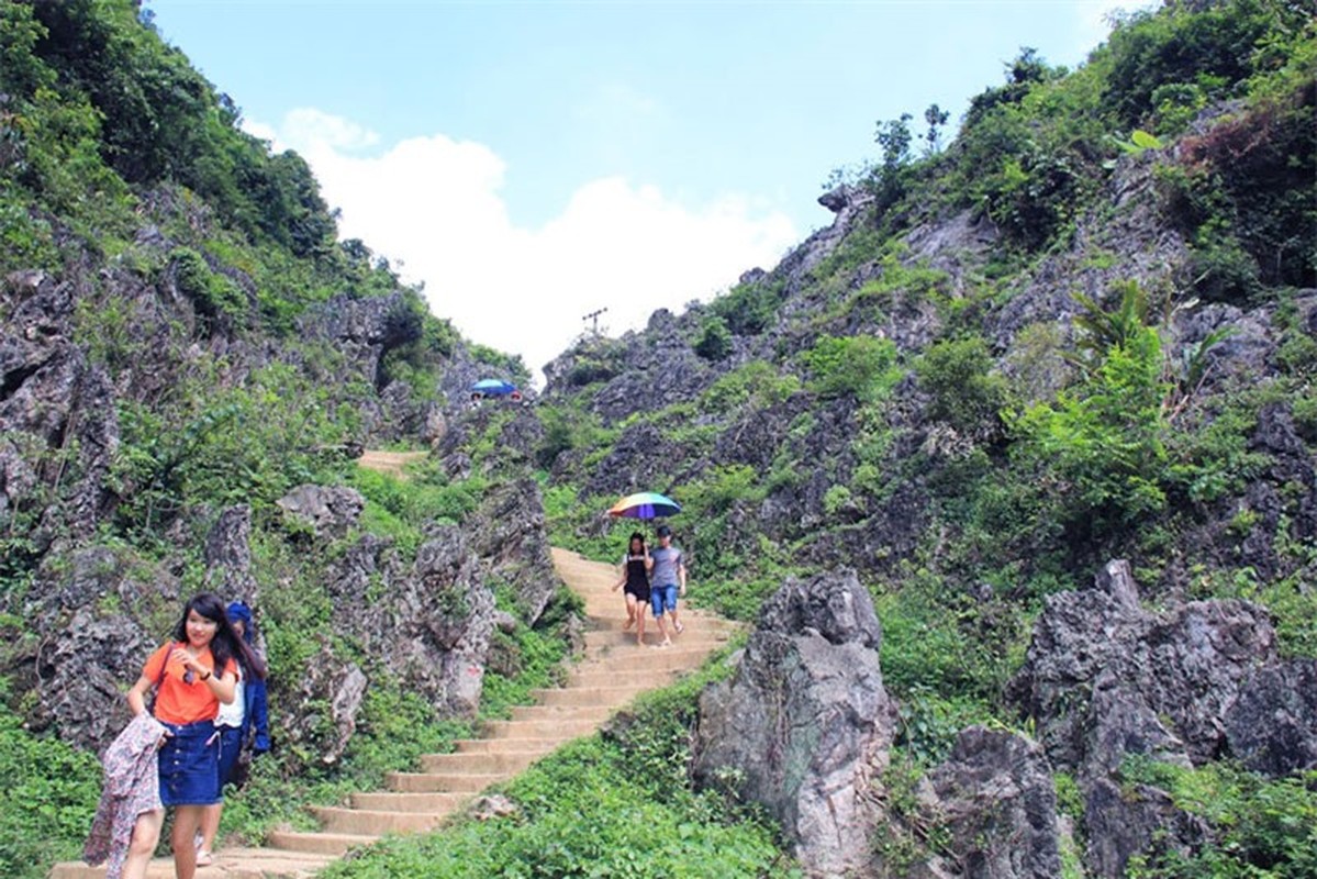 Ngam nhin ve dep huyen bi cua hang dong noi tieng nhat Dong Bac-Hinh-7