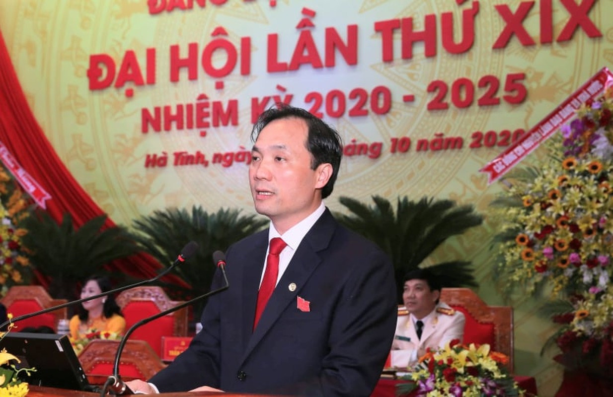 Chan dung ong Hoang Trung Dung tai dac cu Chu tich HDND tinh Ha Tinh-Hinh-5