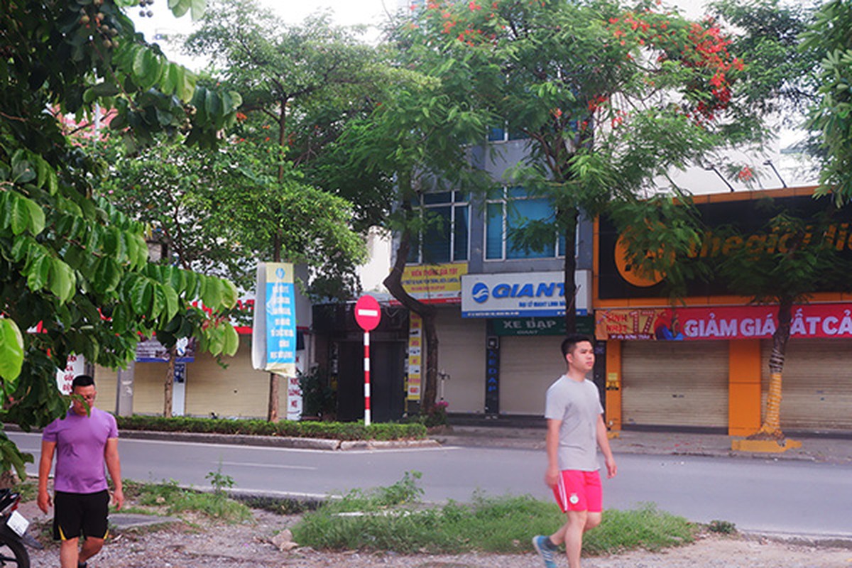 Nguoi dan chu quan, bo khau trang tap the duc giua dich COVID-19-Hinh-2