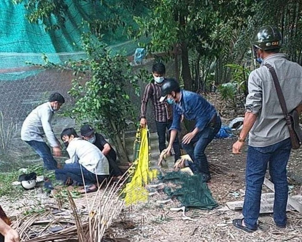 Tin nong 22/7: Khong rut duoc tien, thanh nien dap pha 2 may ATM-Hinh-5