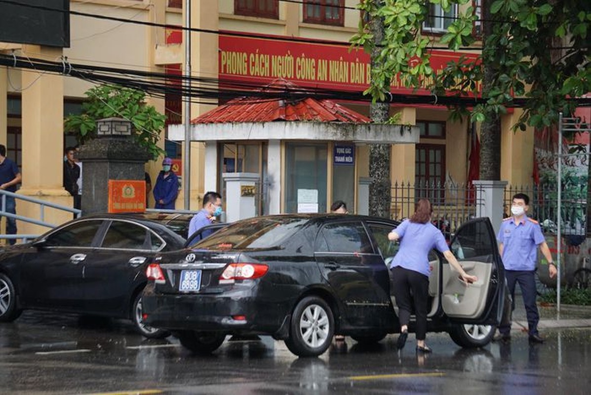 Tin nong 23/7: Nguoi dan ong chet trong tu the bi troi vao cay-Hinh-6