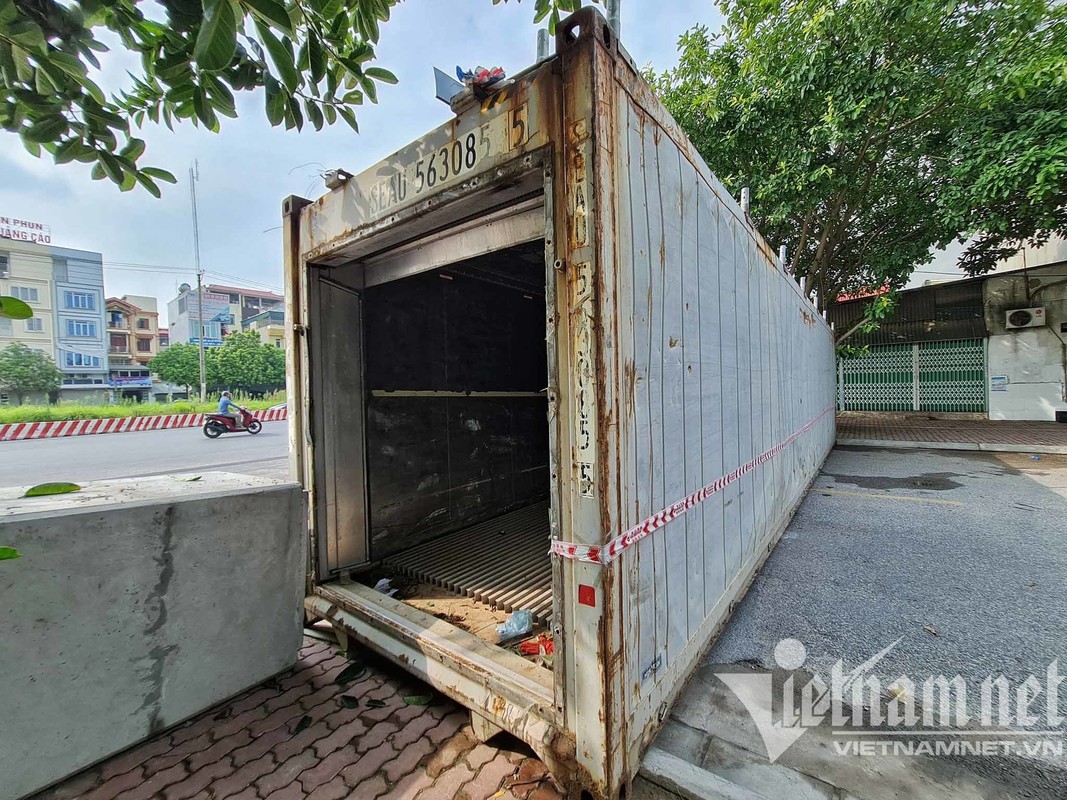 Xe tai, container, cong be tong... thanh lo cot chong COVID-19-Hinh-5