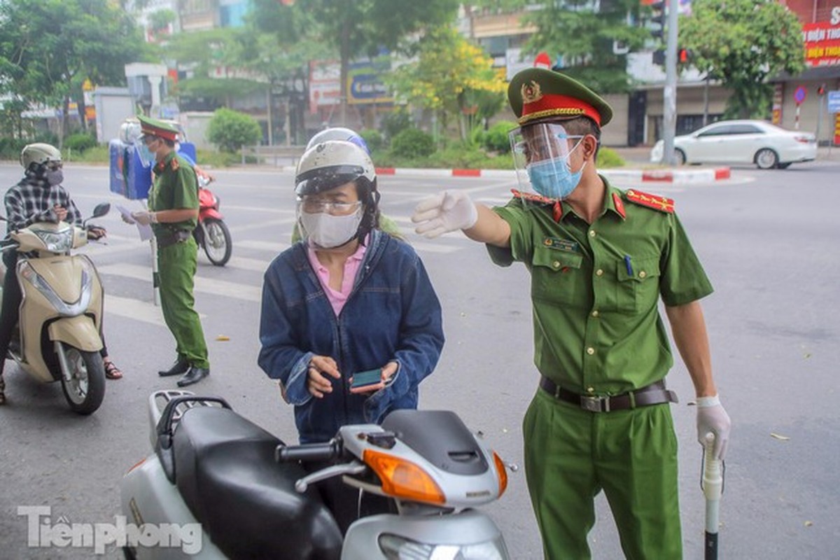 Ha Noi siet chat ly do ra duong, nhieu phuong tien buoc 'quay xe'-Hinh-15