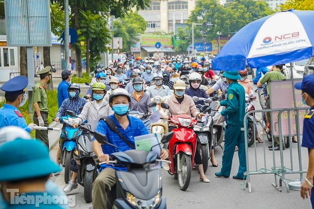 Ha Noi siet chat ly do ra duong, nhieu phuong tien buoc 'quay xe'-Hinh-2