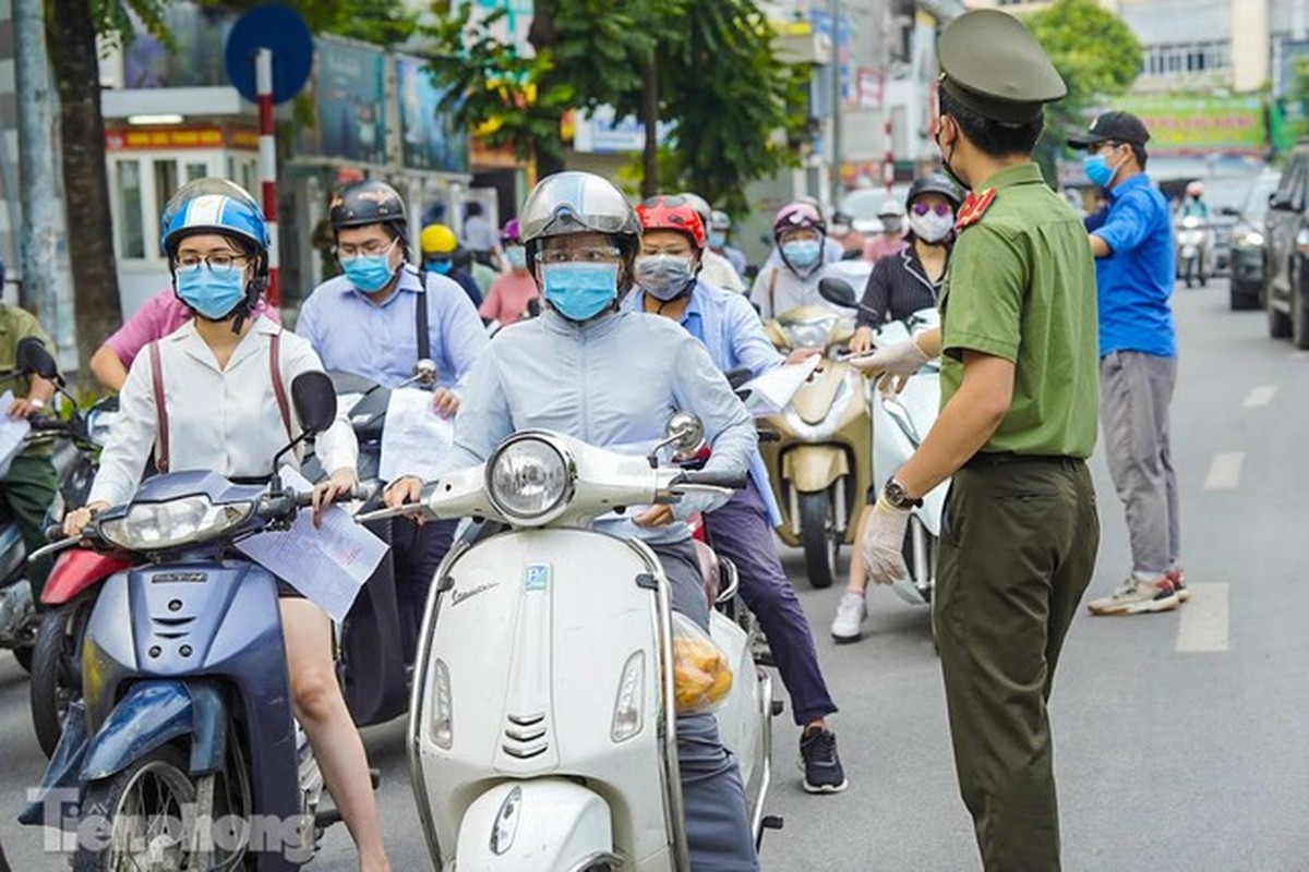 Ha Noi siet chat ly do ra duong, nhieu phuong tien buoc 'quay xe'-Hinh-3