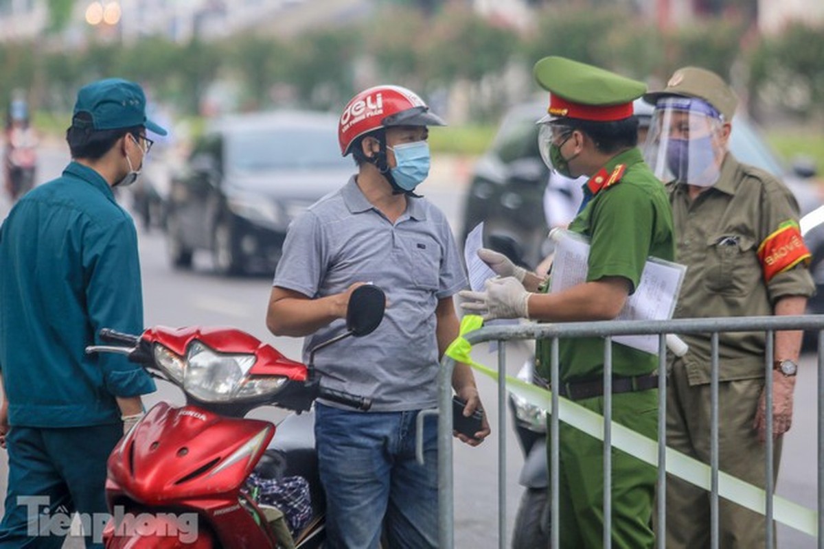 Ha Noi siet chat ly do ra duong, nhieu phuong tien buoc 'quay xe'-Hinh-9