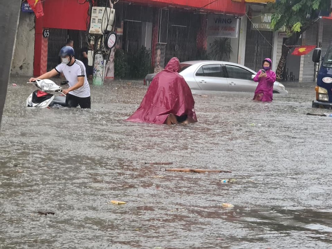 Mua lon tai Hai Phong, nhieu tuyen duong ngap sau ca met-Hinh-2