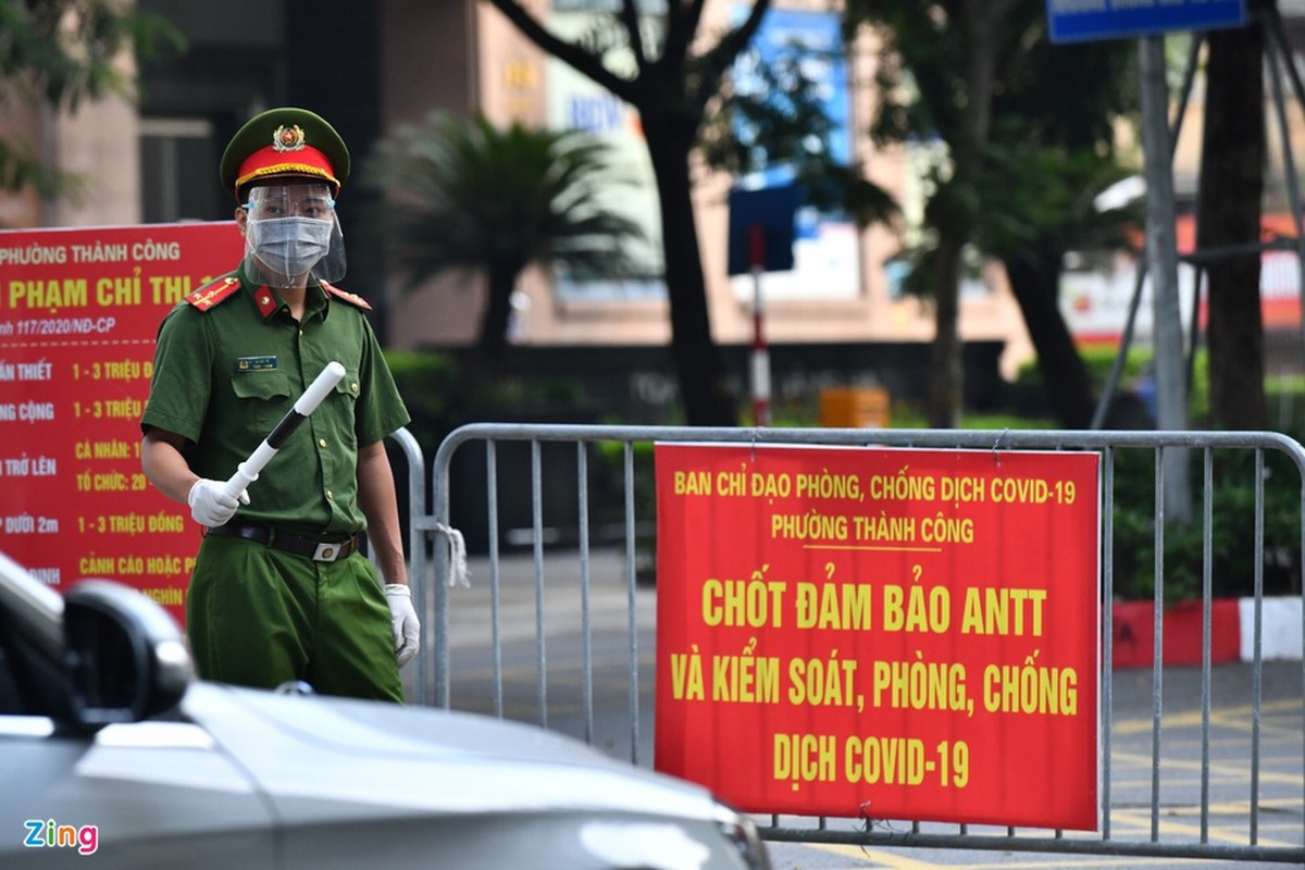 Duong pho Ha Noi dong duc phuong tien sang 30/8-Hinh-4