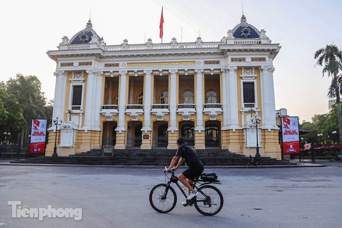 Nhin lai Ha Noi thay doi ra sao sau hon 50 ngay gian cach