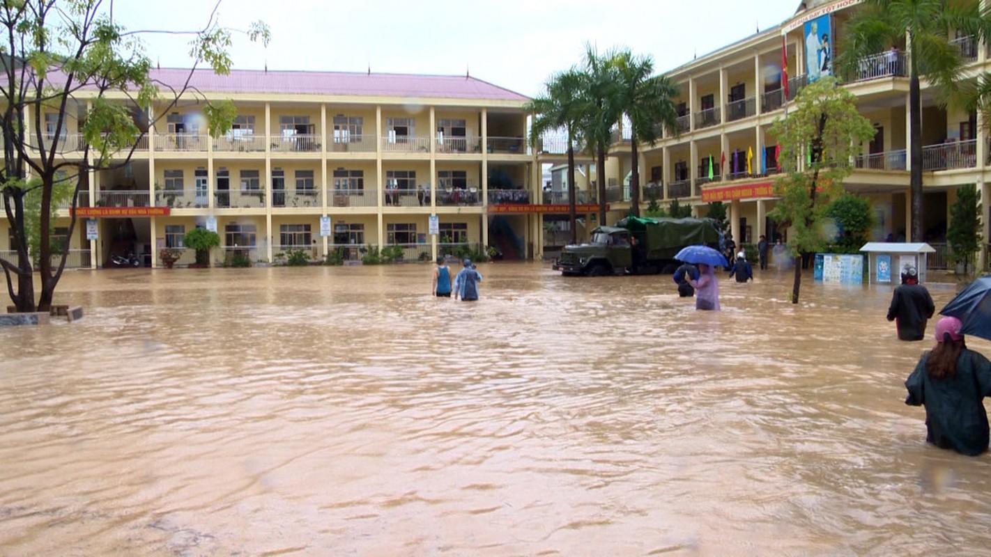 Quang Ninh: Mua lon gay ngap ung kinh hoang tai Cam Phai