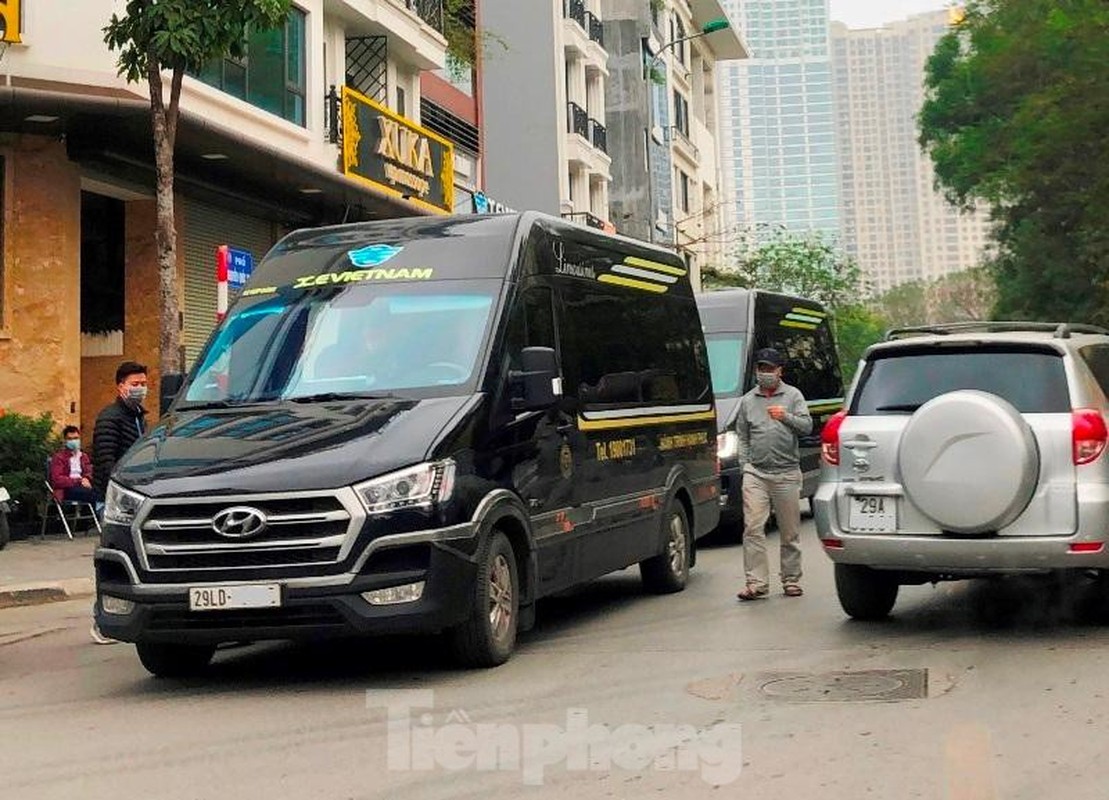 Xe hop dong vo tu hoat dong 'chui' tren nhieu dia ban Ha Noi