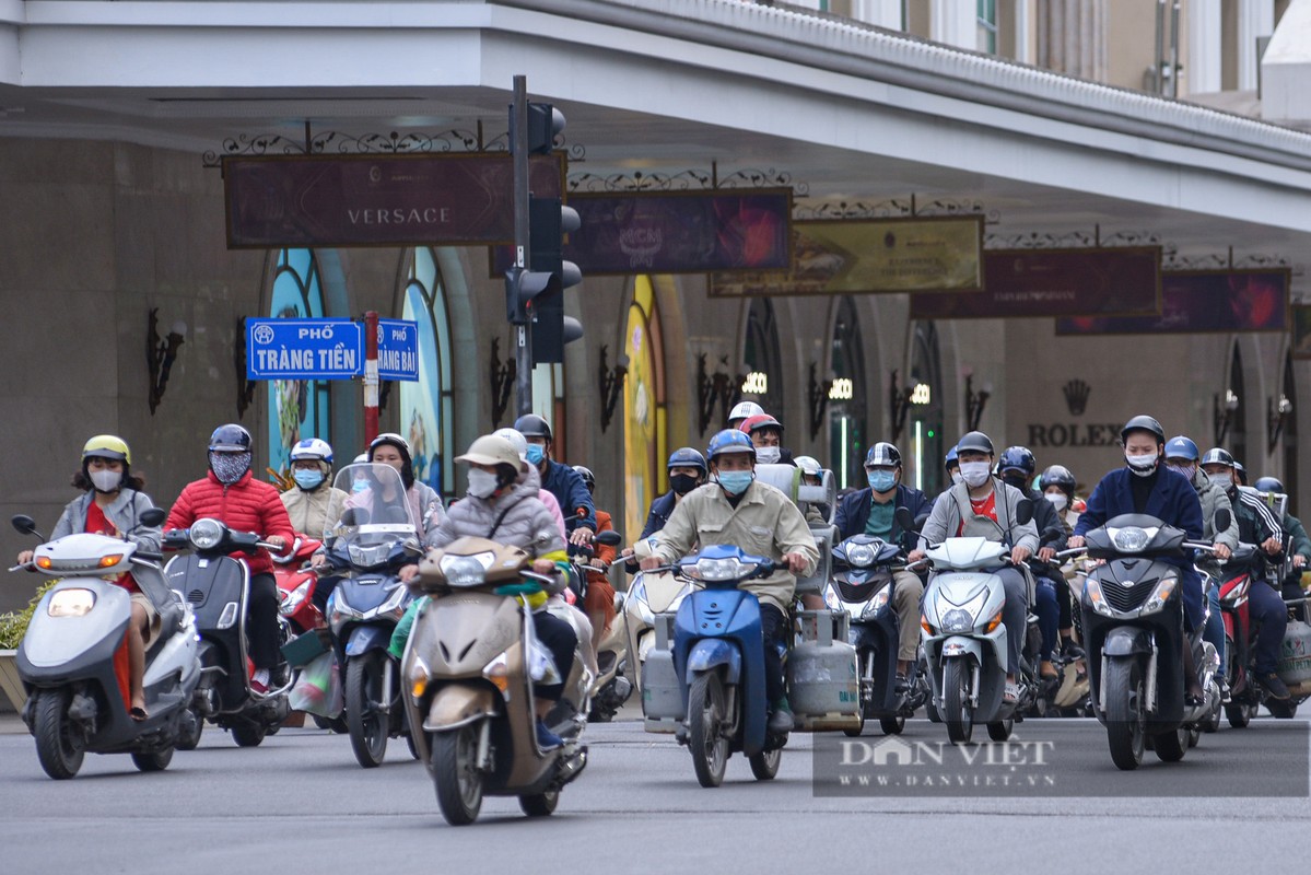 Nguoi Ha Noi mac gi ra duong de chong lai cai lanh buoi sang?