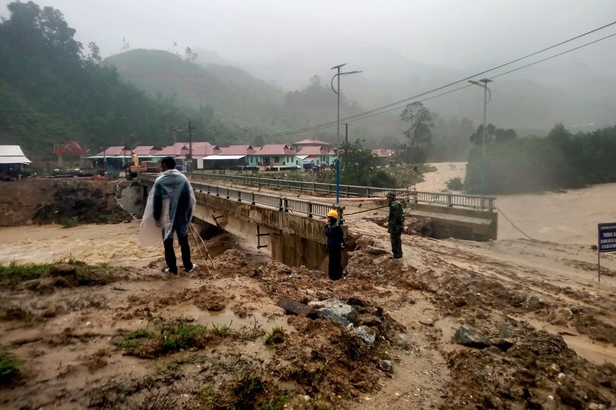 Mua rat to o Binh Dinh khien hang ngan can nha bi ngap sau-Hinh-9