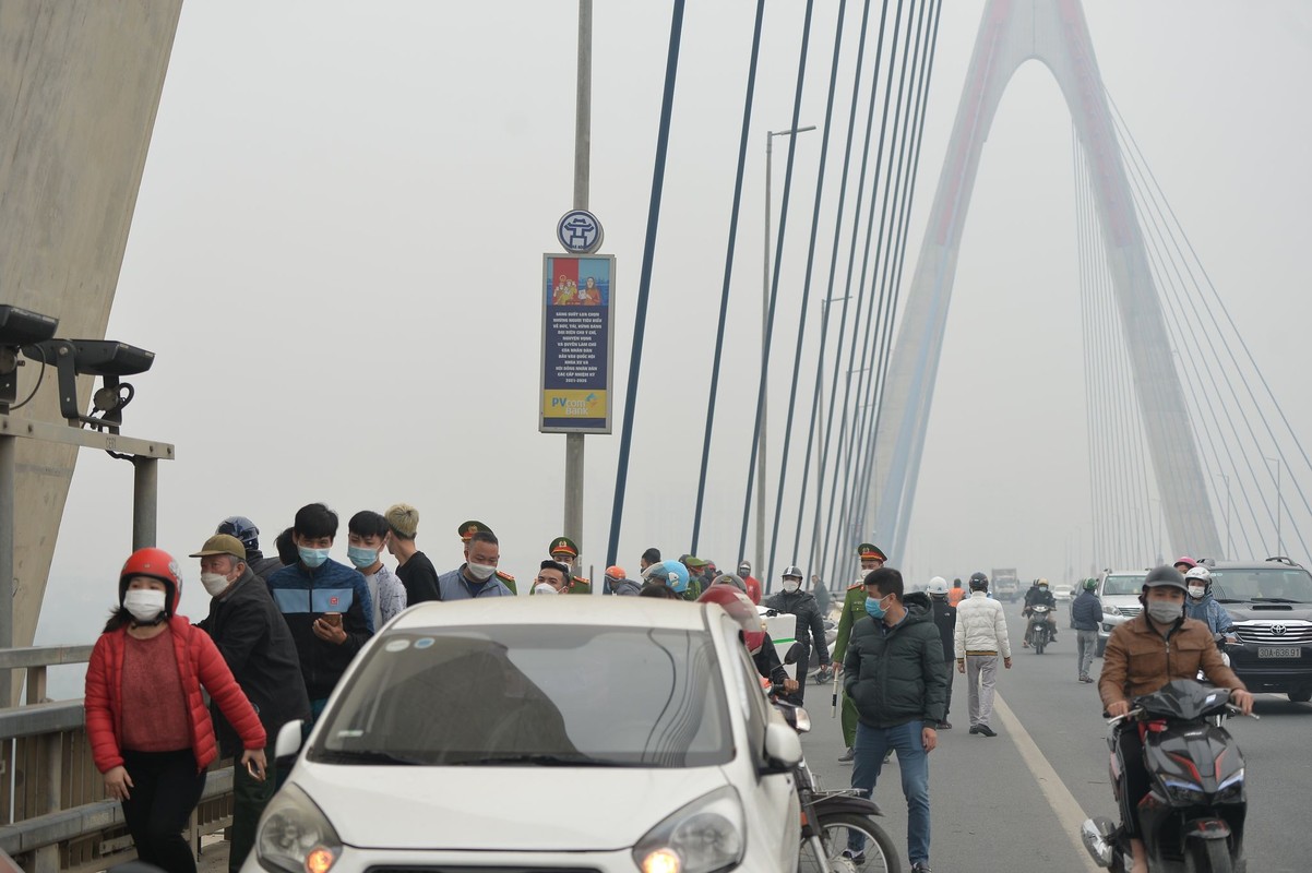 Ha Noi: Giai cuu nguoi dinh nhay cau Nhat Tan tu tu-Hinh-7