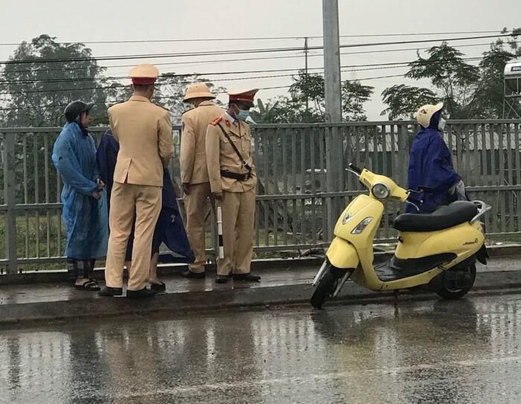 Tin nong 27/12: Di uong ruou dam ma ve, nguoi dan ong guc chet tren xe may-Hinh-7