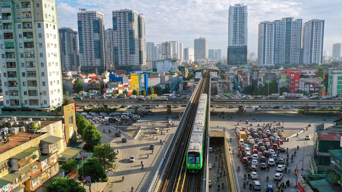 Khac biet cua tau dien, xe buyt tren cung duong noi quan Ha Dong