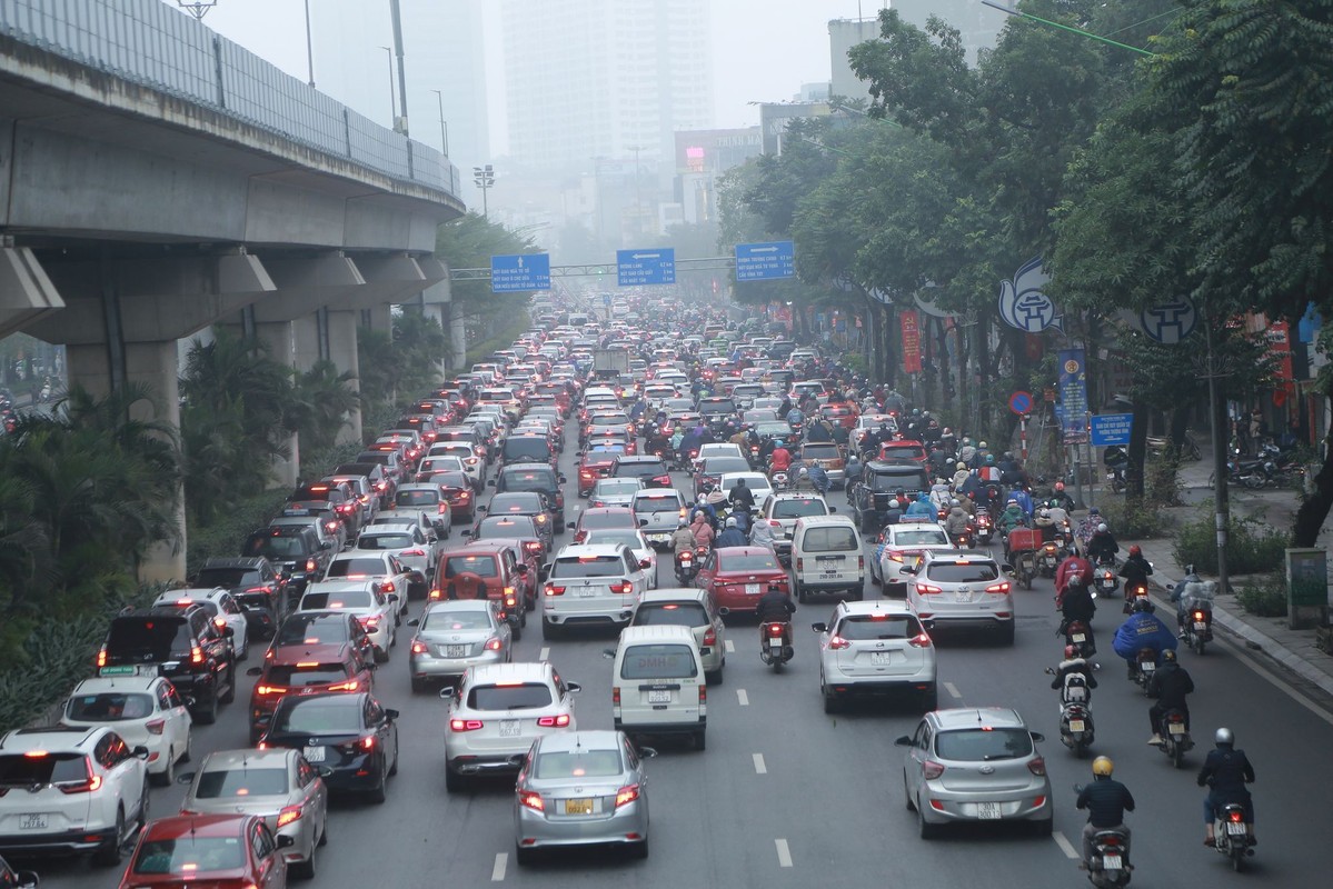 Ha Noi: Nghin nguoi doi mua ret len loi tren duong ngay dau di lam-Hinh-4