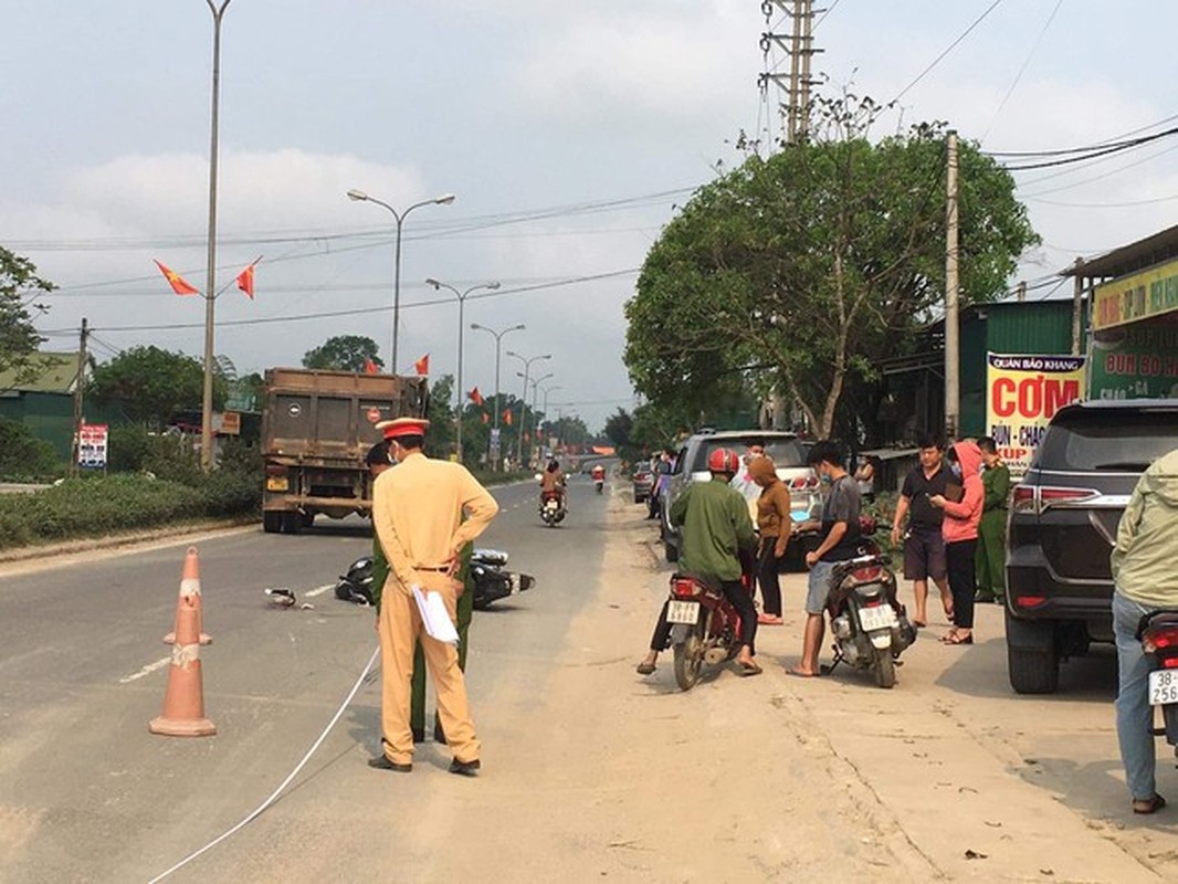 Tin nong 12/4: Doi pho Cong an Binh Duong hanh hung nguoi phu nu-Hinh-7