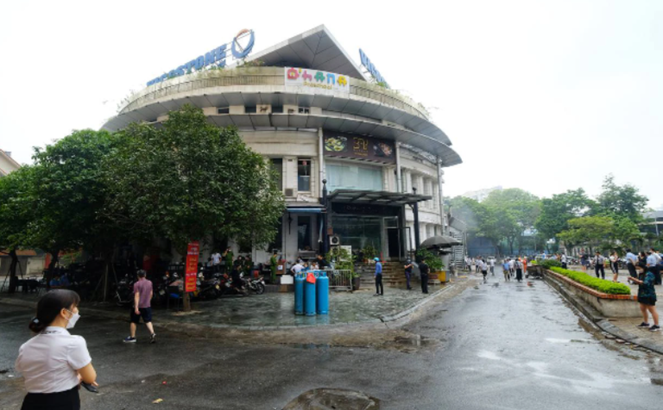 Ha Noi: Chay nha hang Bay Buffet, cot khoi boc cao nghi ngut-Hinh-2