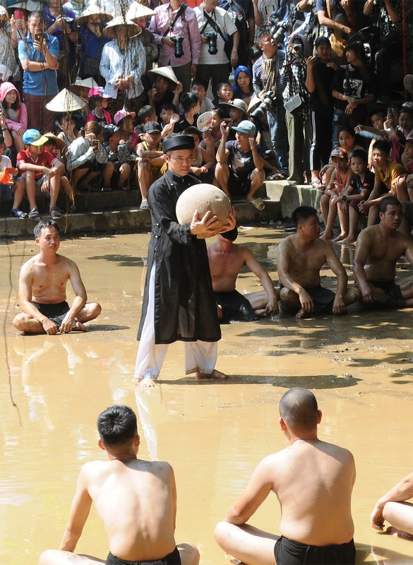 Vi sao hang chuc thanh nien coi tran, dong kho tranh nhau qua cau o Bac Giang-Hinh-2